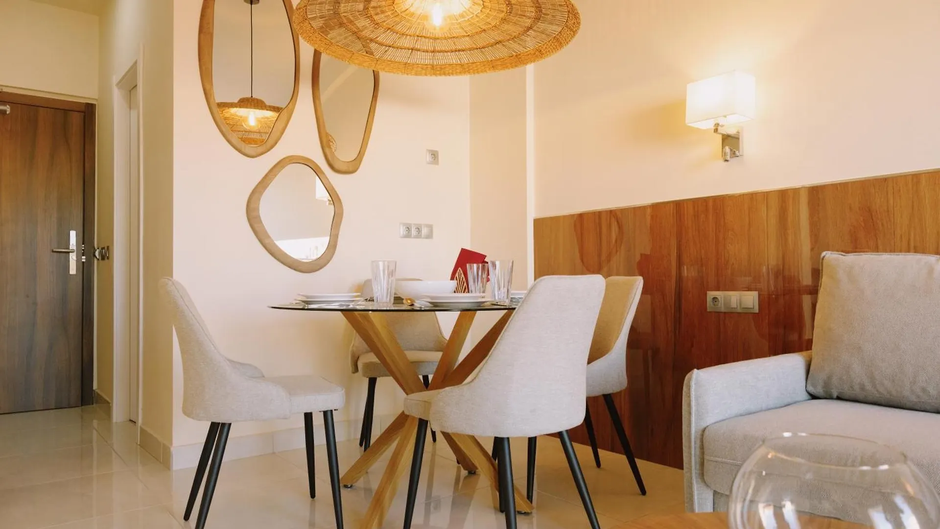 Apartamentos Buendia Suites - Torremolinos Centro 公寓式酒店