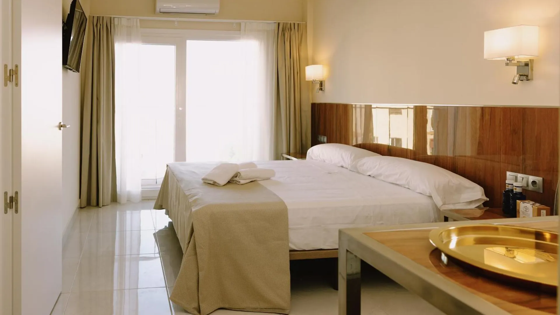 Aparthotel Apartamentos Buendia Suites - Torremolinos Centro