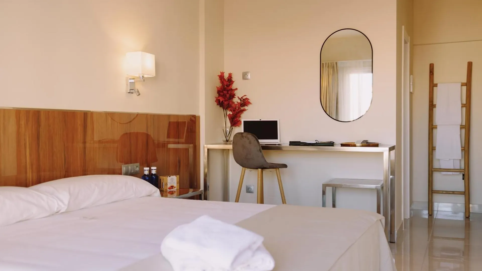 Apartamentos Buendia Suites - Torremolinos Centro