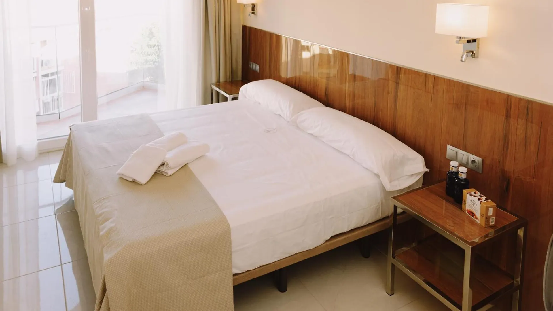 Apartamentos Buendia Suites - Torremolinos Centro Spain